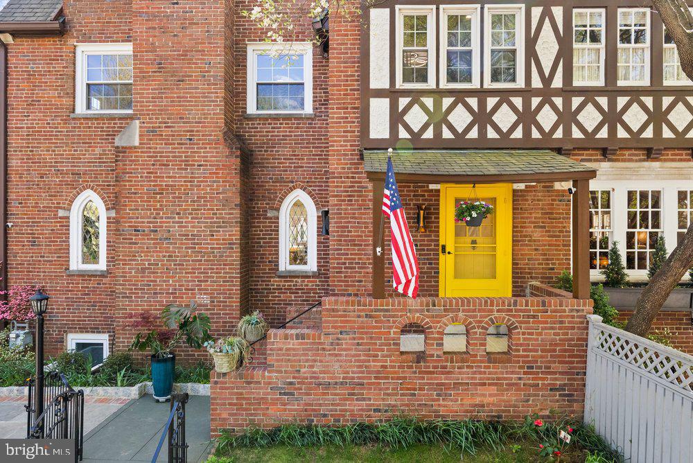 FOXHALL VILLAGE - Residential