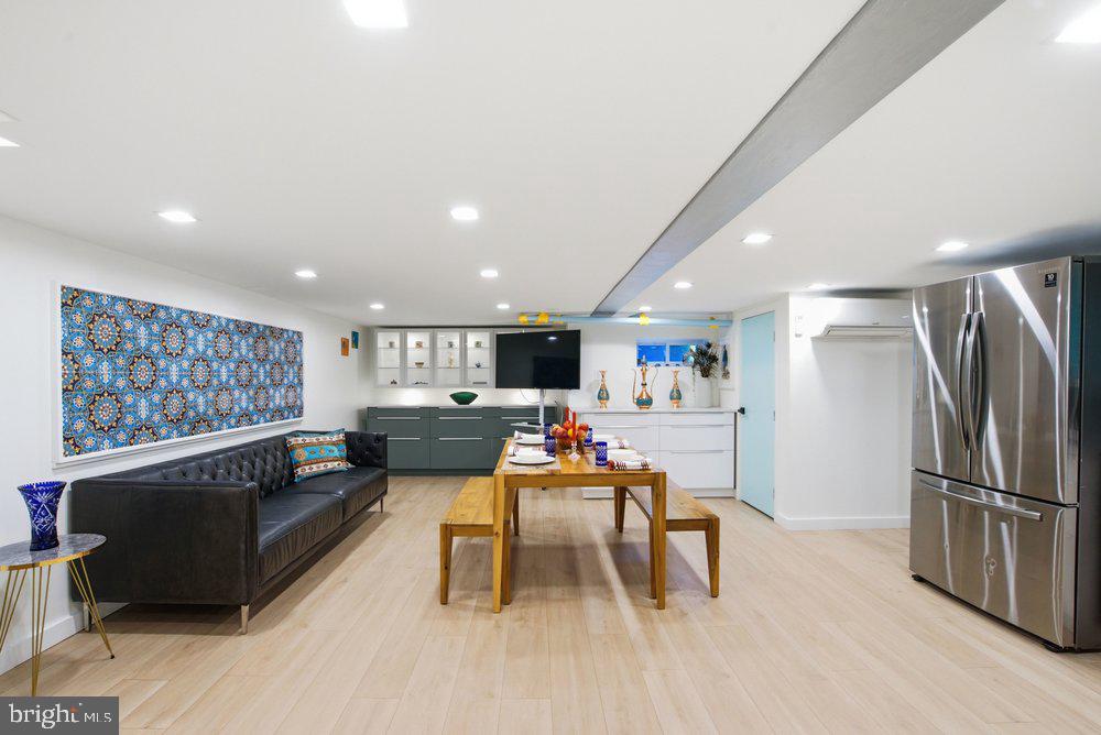 FOXHALL VILLAGE - Residential