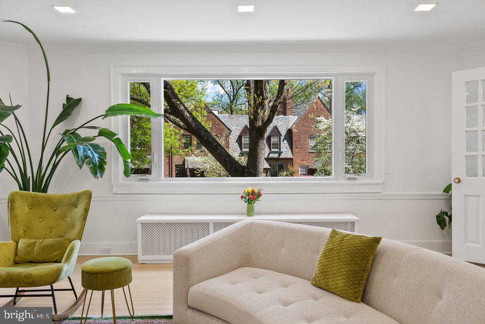 FOXHALL VILLAGE - Residential