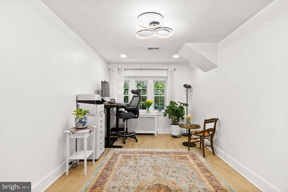 FOXHALL VILLAGE - Residential