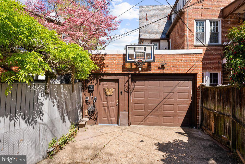 FOXHALL VILLAGE - Residential