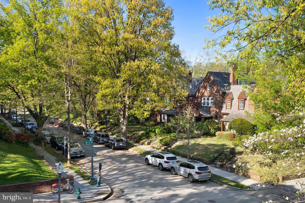 FOXHALL VILLAGE - Residential