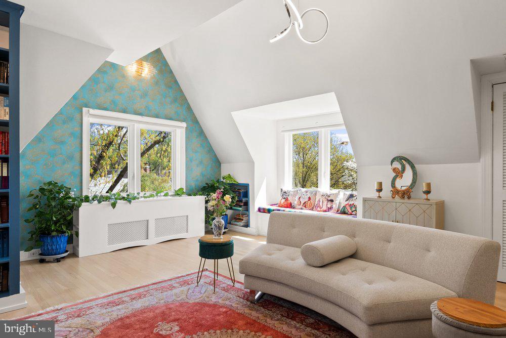 FOXHALL VILLAGE - Residential
