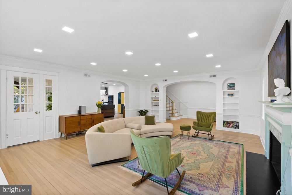 FOXHALL VILLAGE - Residential