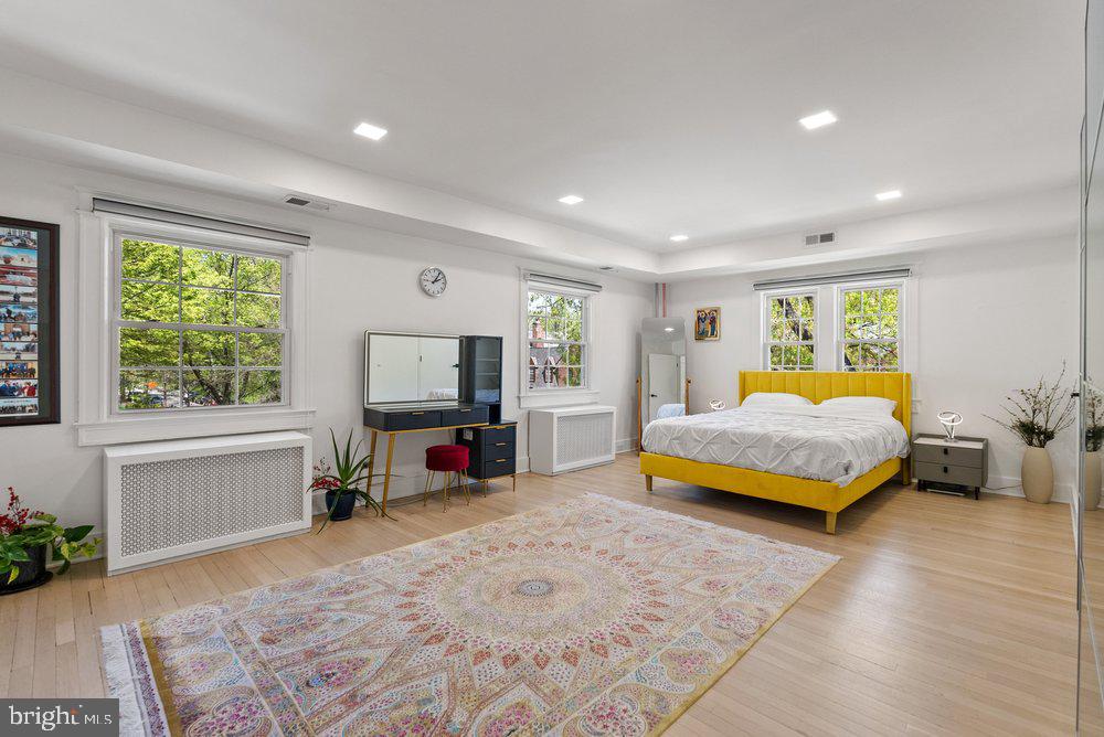 FOXHALL VILLAGE - Residential