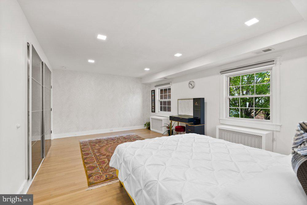 FOXHALL VILLAGE - Residential