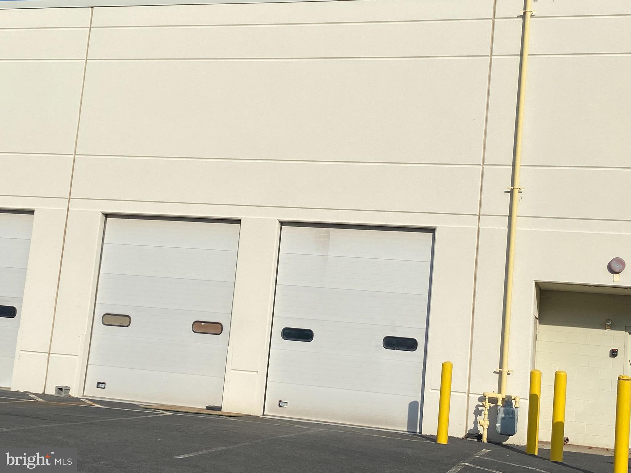 DULLES TRADE CENTER - Commercial Sale