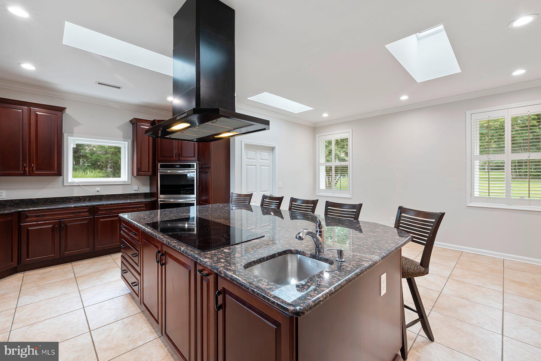 MUNCASTER MANOR - Residential