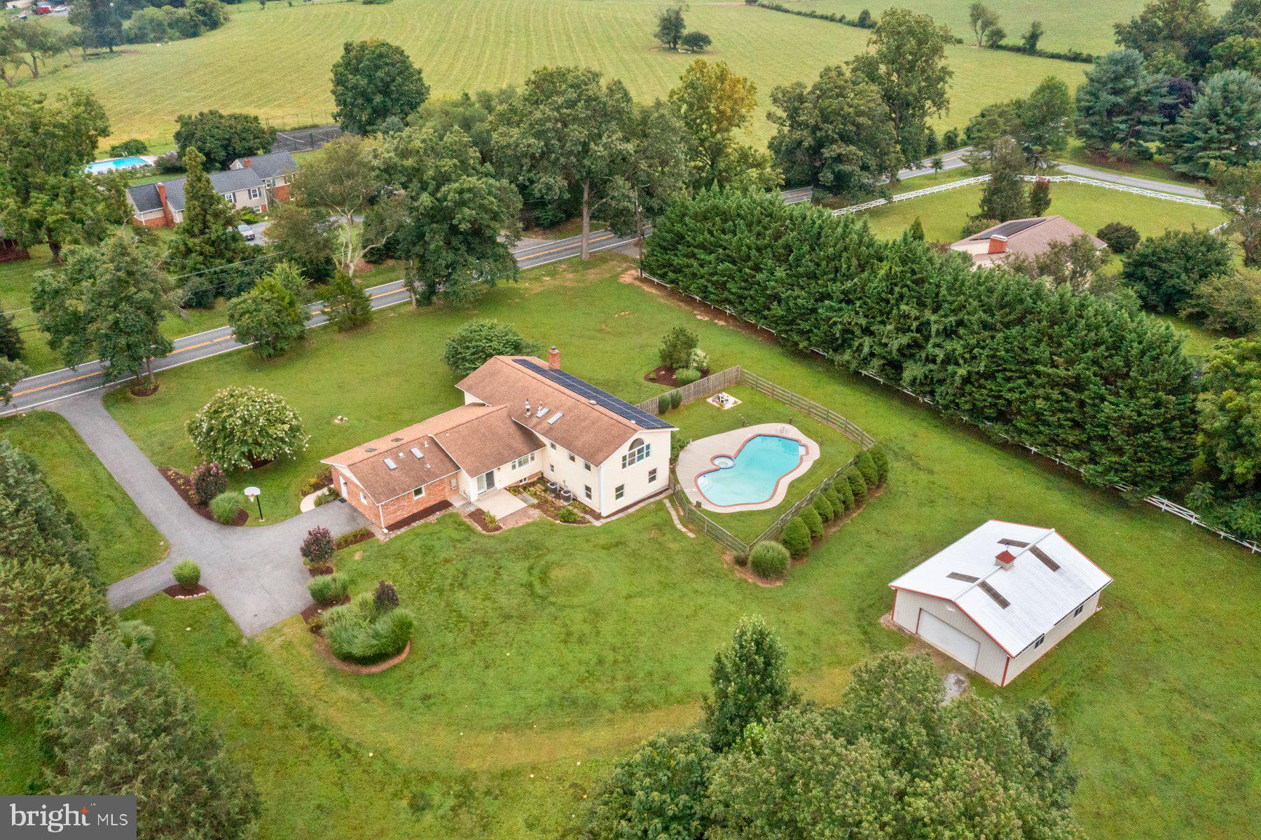 MUNCASTER MANOR - Residential