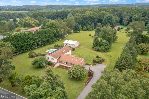 Photo of 18604 Muncaster Road, ROCKVILLE, MD 20855 (MLS # MDMC2196630)