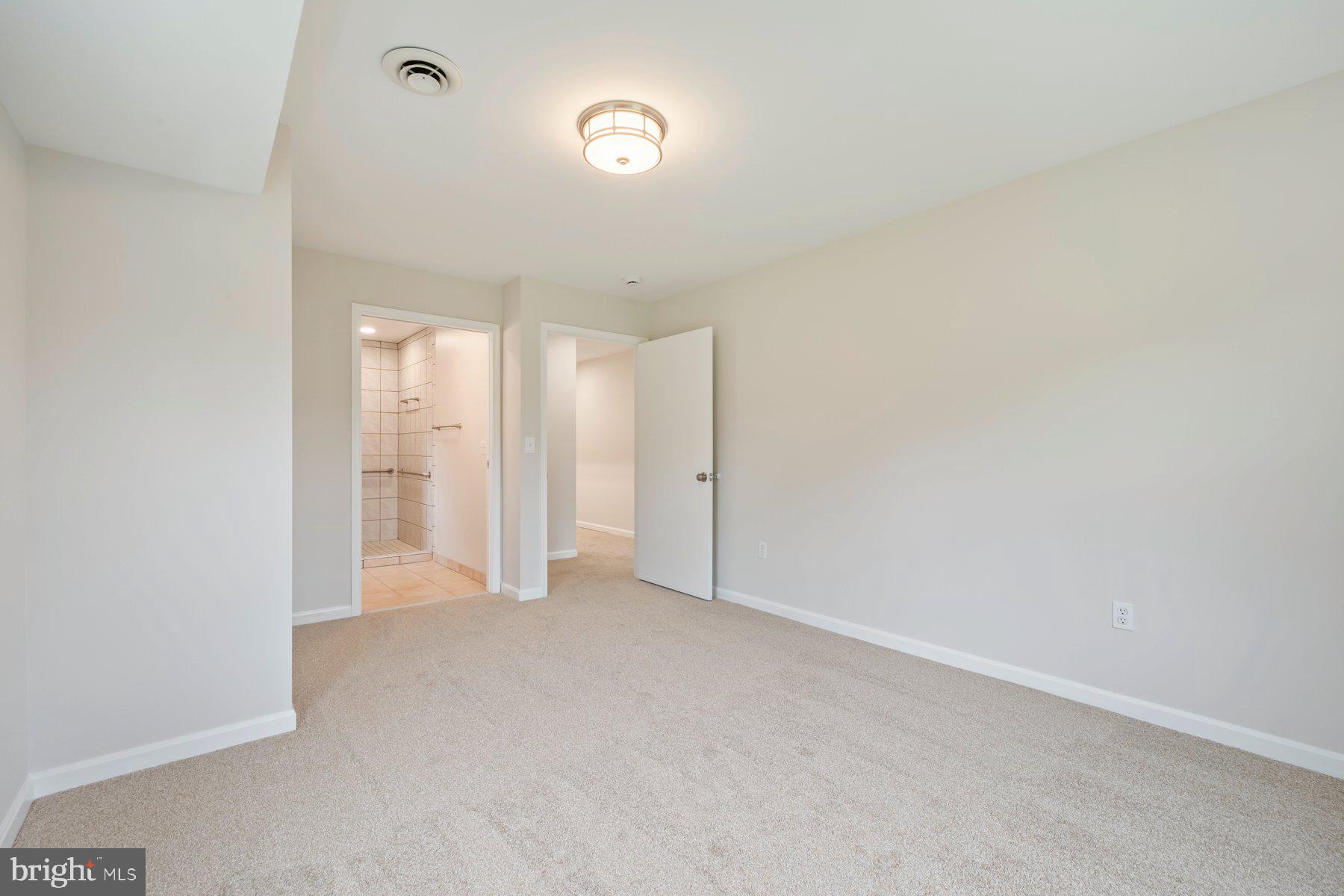 MUNCASTER MANOR - Residential