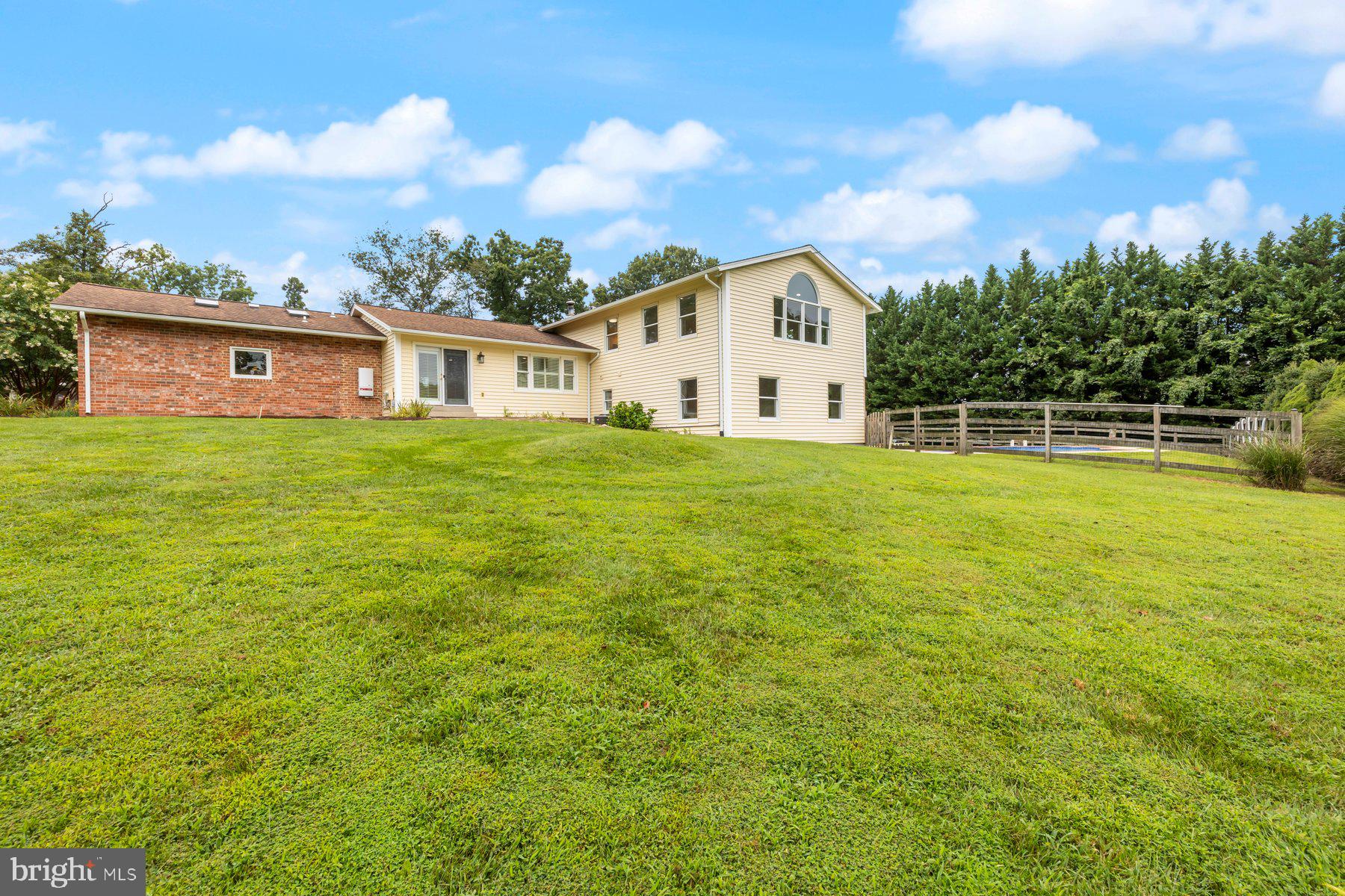 MUNCASTER MANOR - Residential