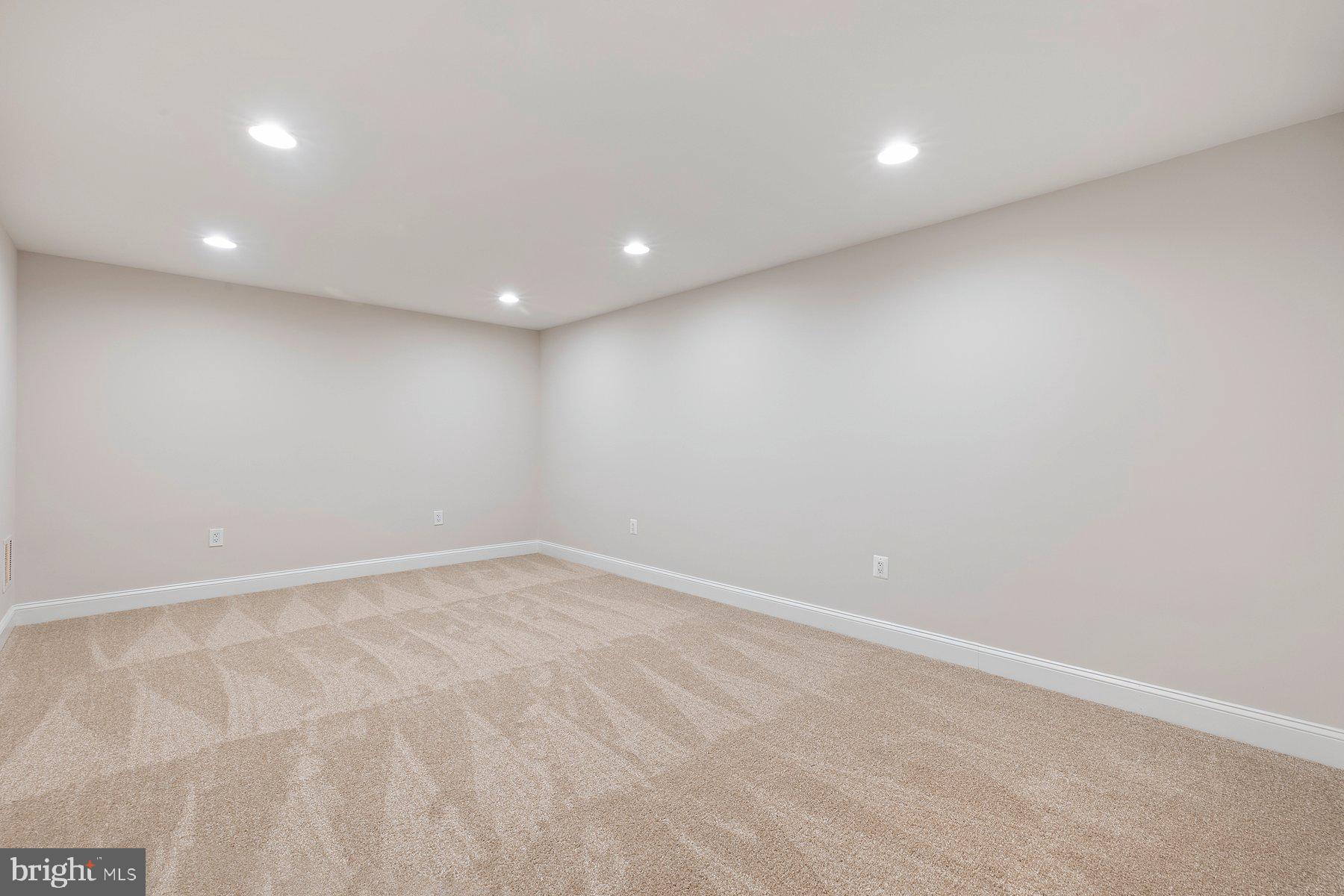 MUNCASTER MANOR - Residential