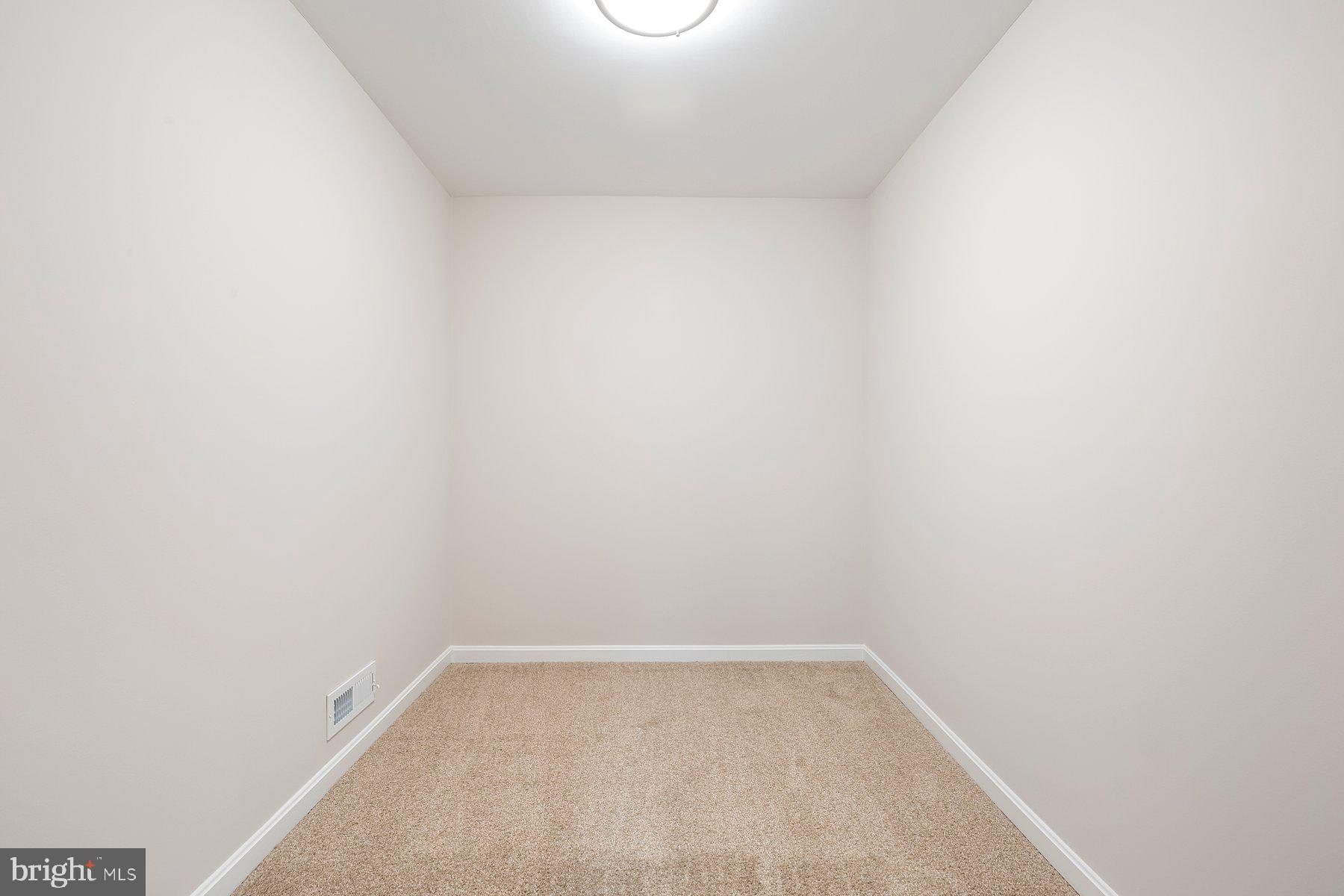 MUNCASTER MANOR - Residential