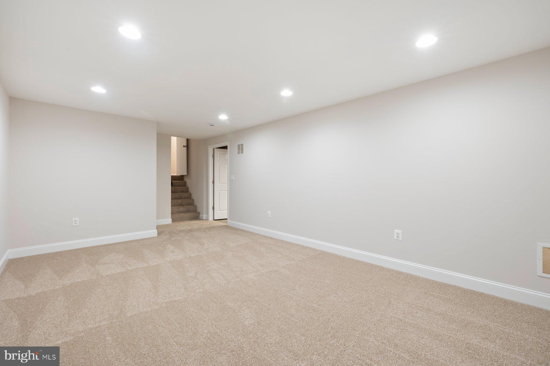 MUNCASTER MANOR - Residential