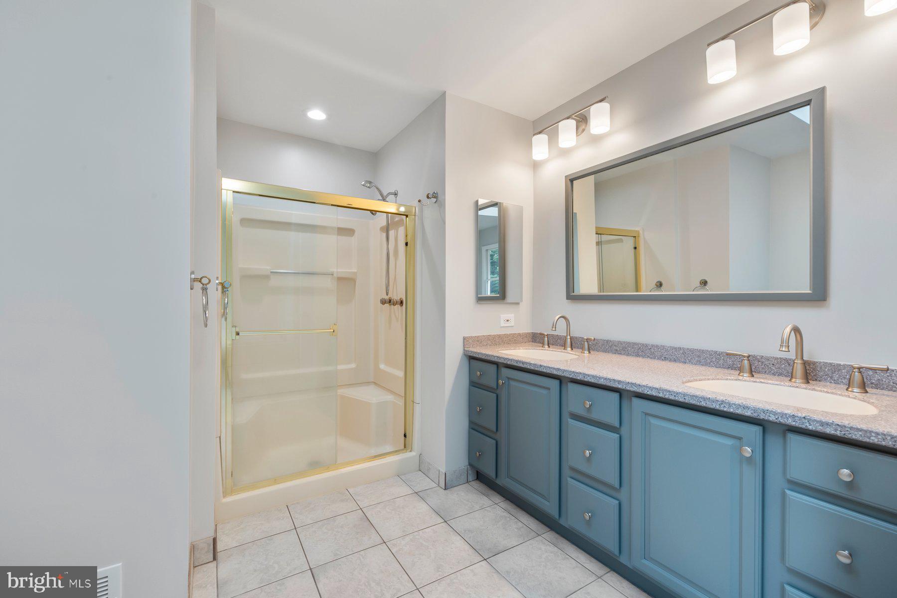 MUNCASTER MANOR - Residential