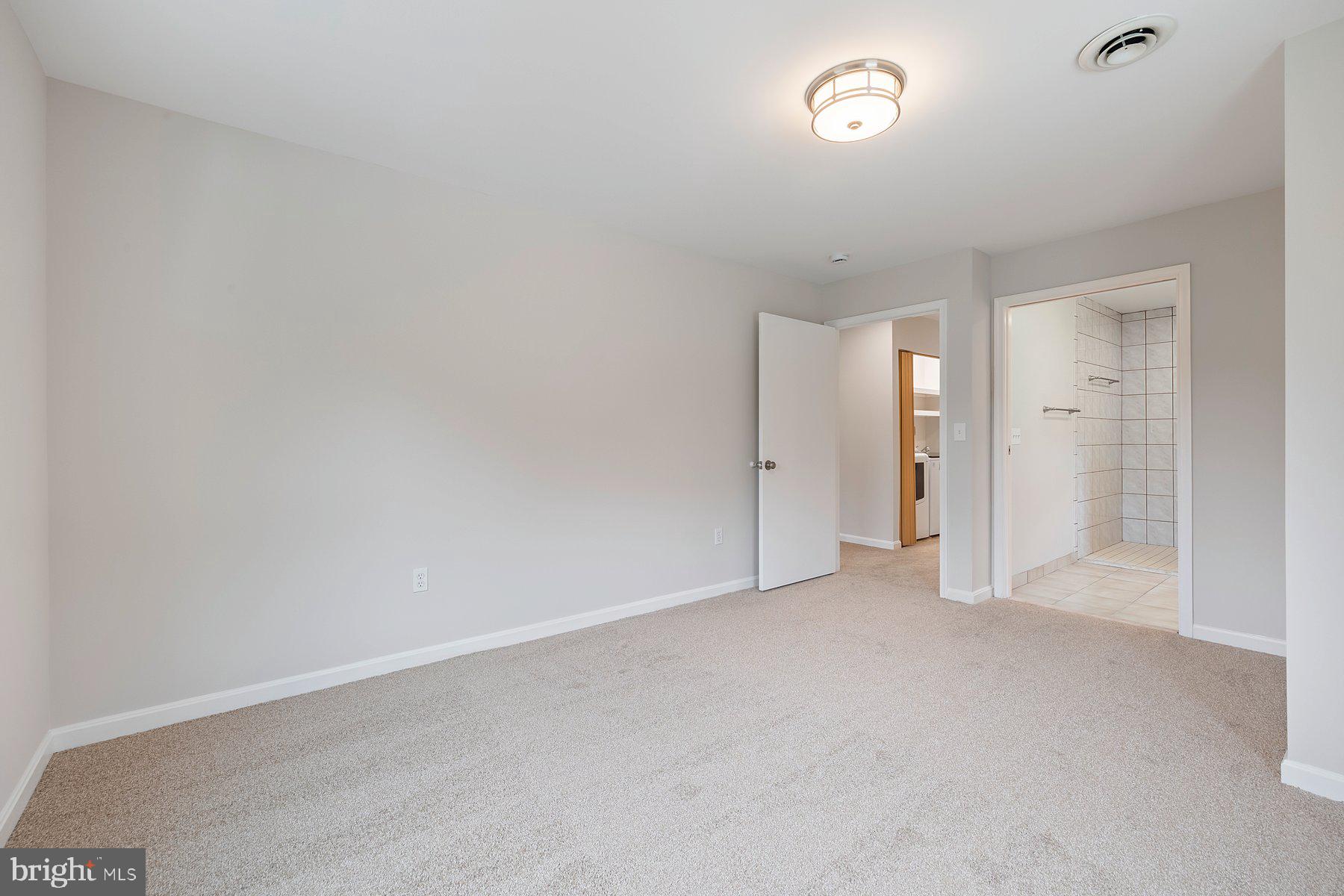 MUNCASTER MANOR - Residential