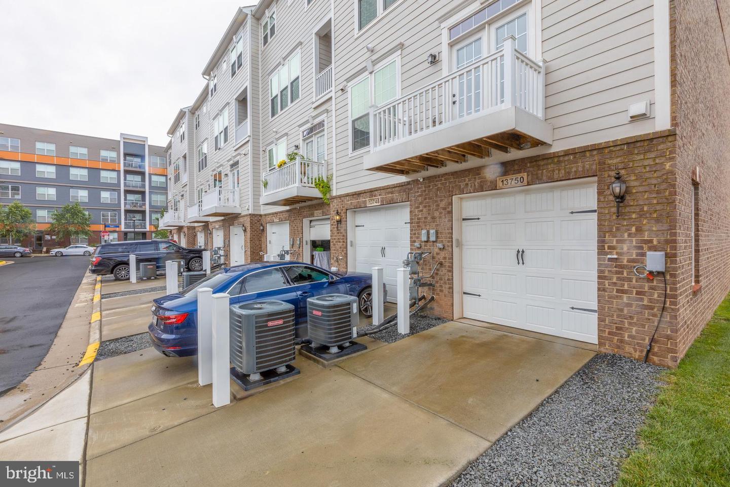 DISCOVERY SQUARE - Residential Lease