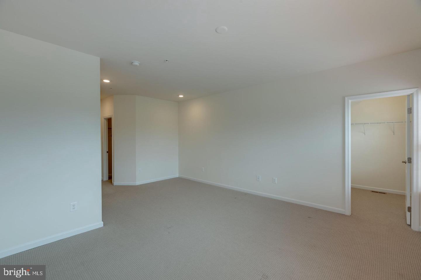 DISCOVERY SQUARE - Residential Lease