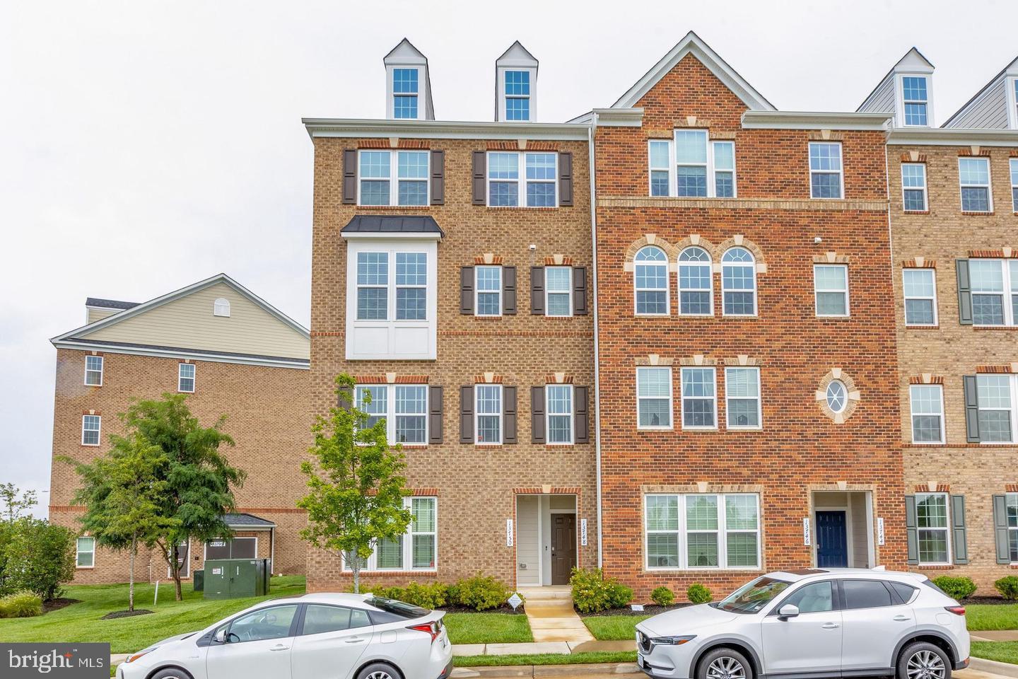 DISCOVERY SQUARE - Residential Lease