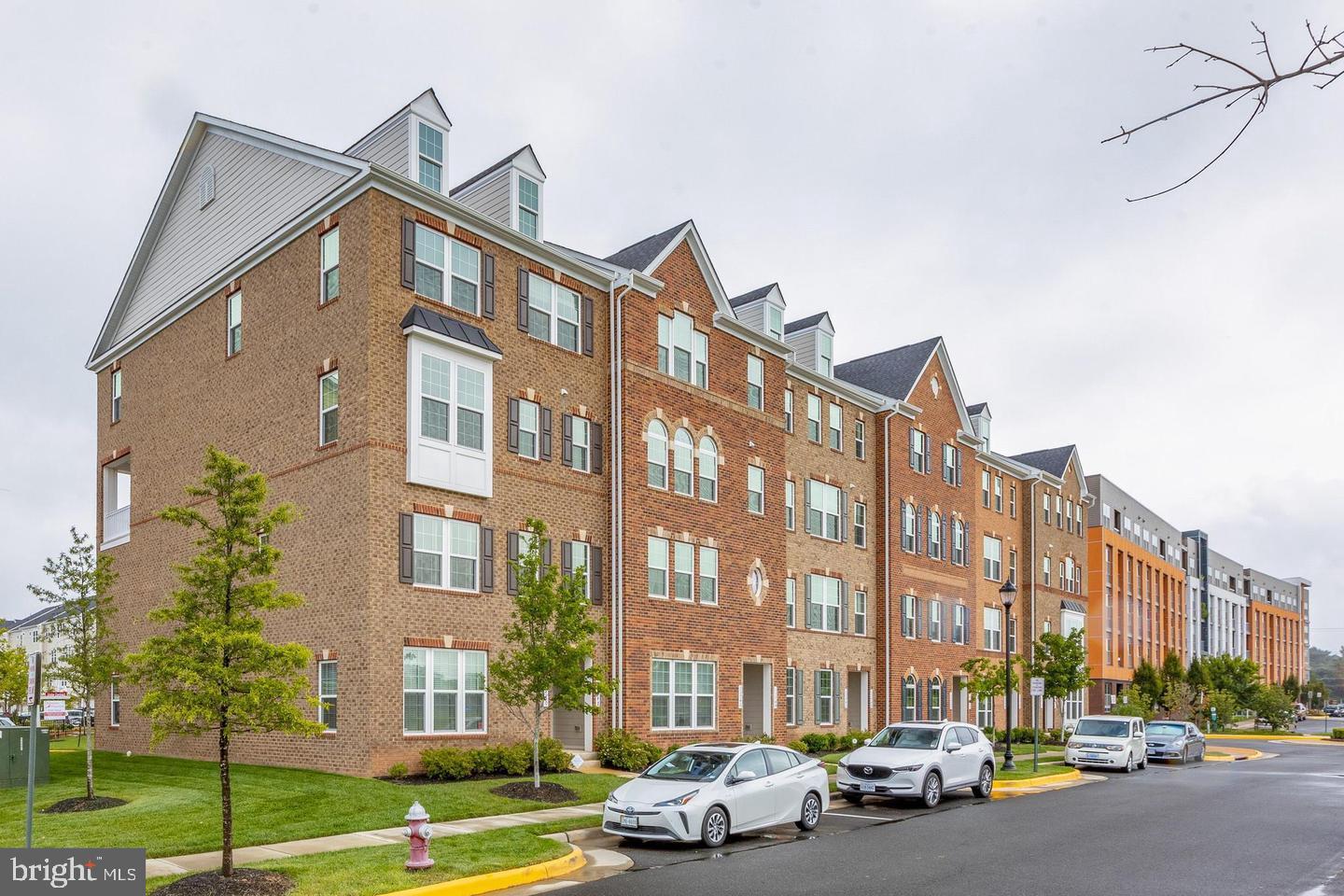 DISCOVERY SQUARE - Residential Lease