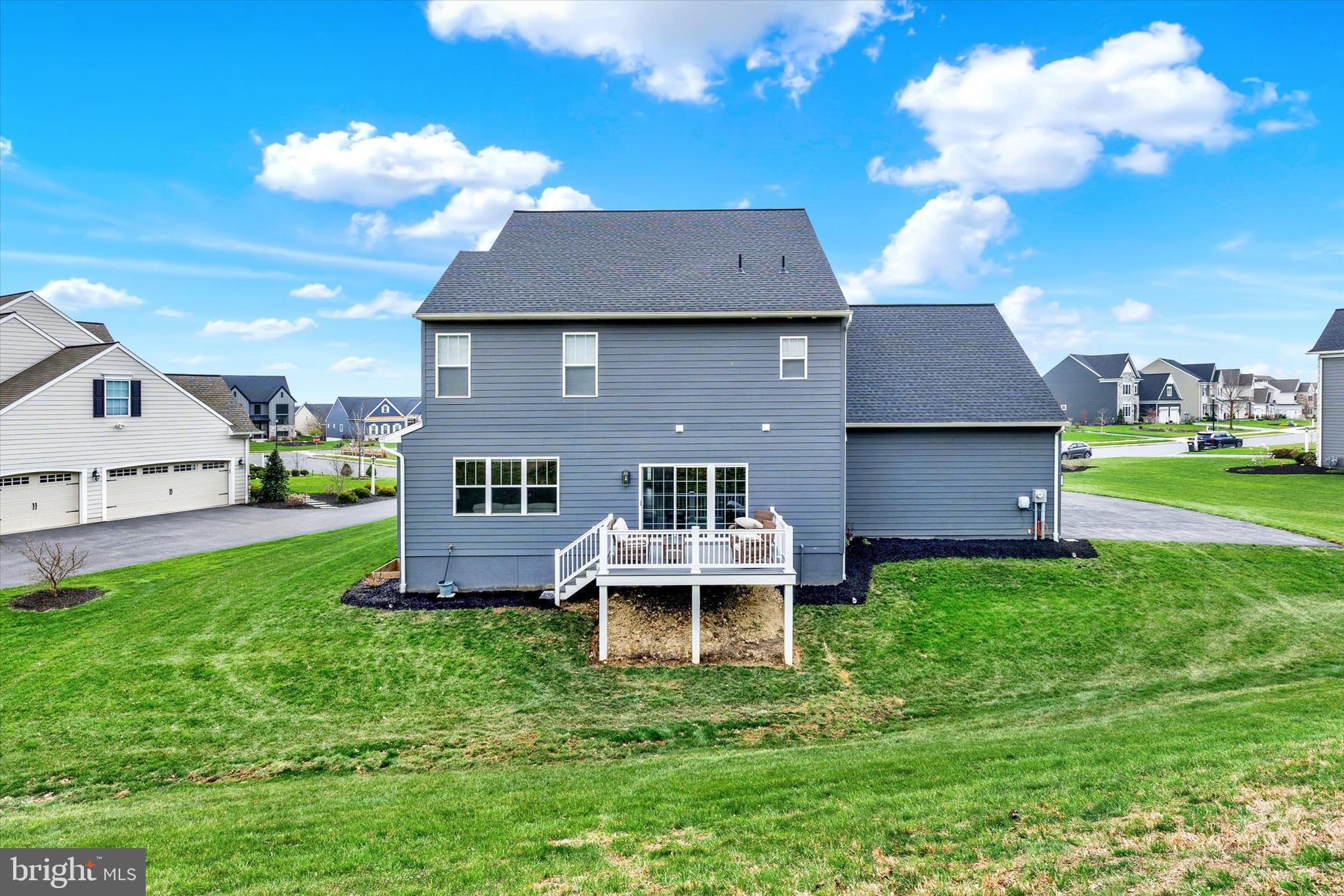 1033 LITITZ BEND DRIVE