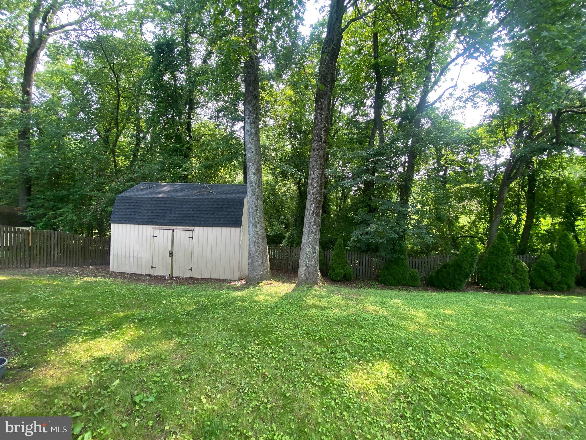 SHANNON SQUARE - Residential