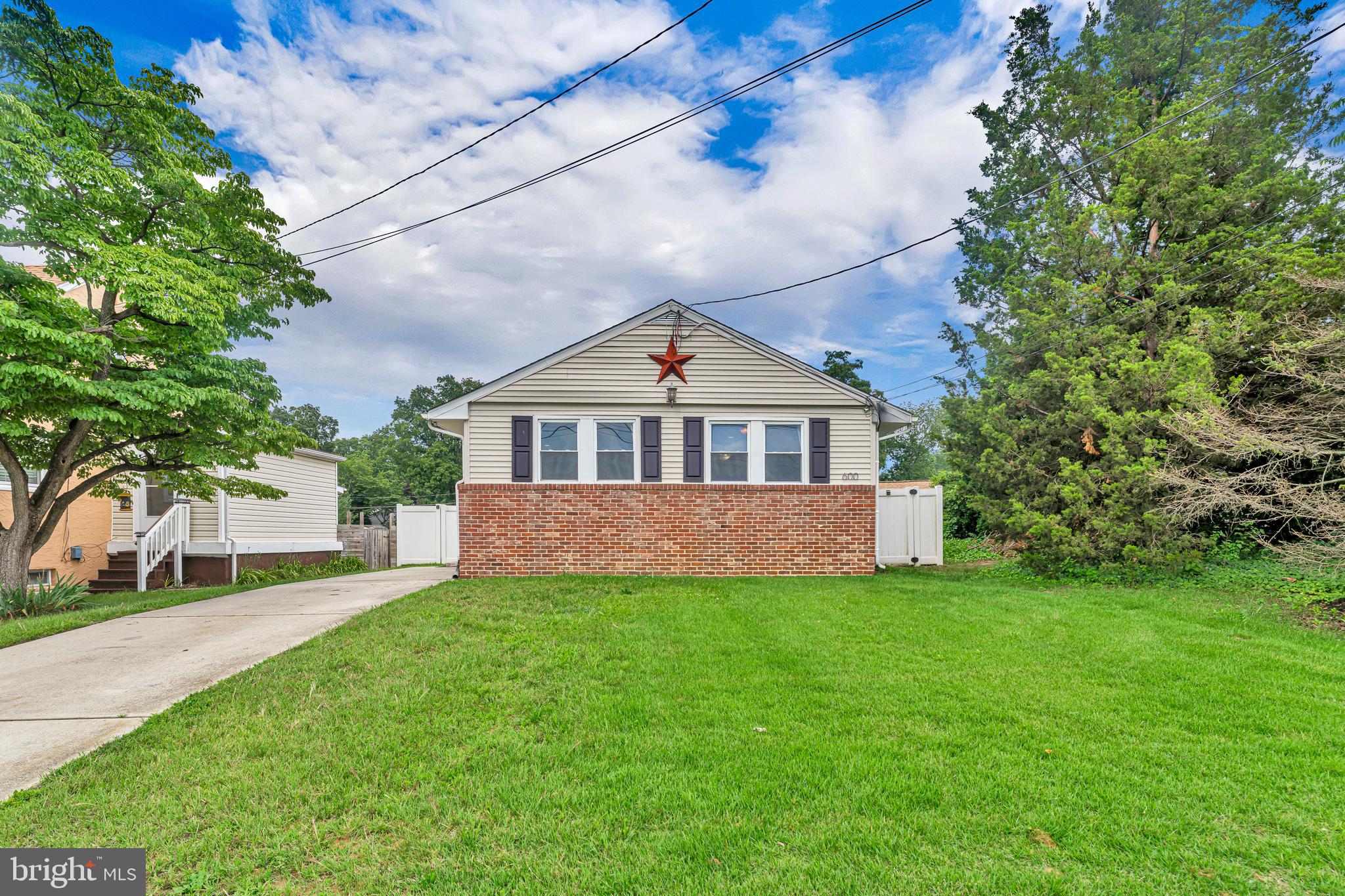 600 CENTRAL AVENUE