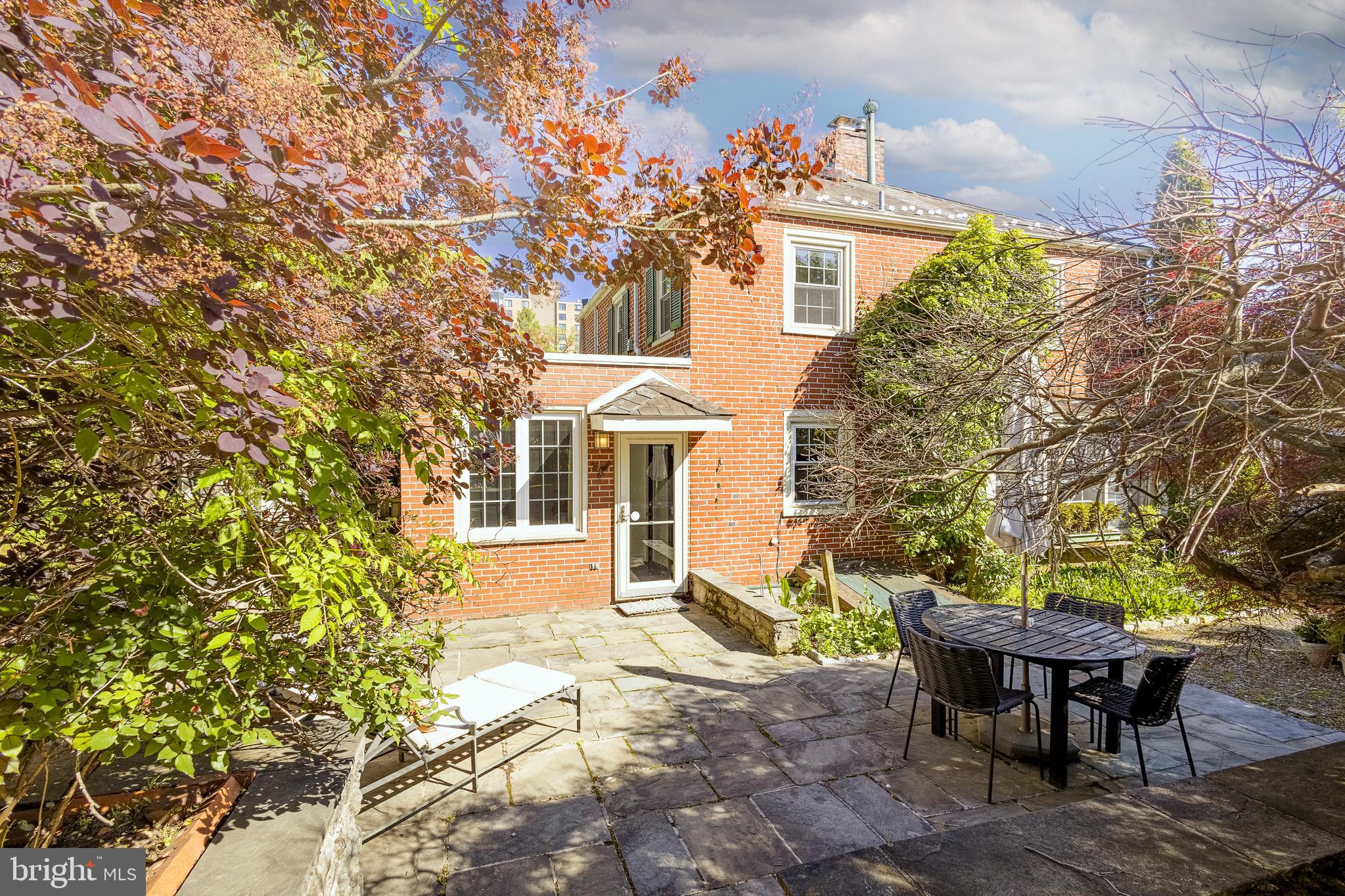 CHESTNUT HILL - Residential