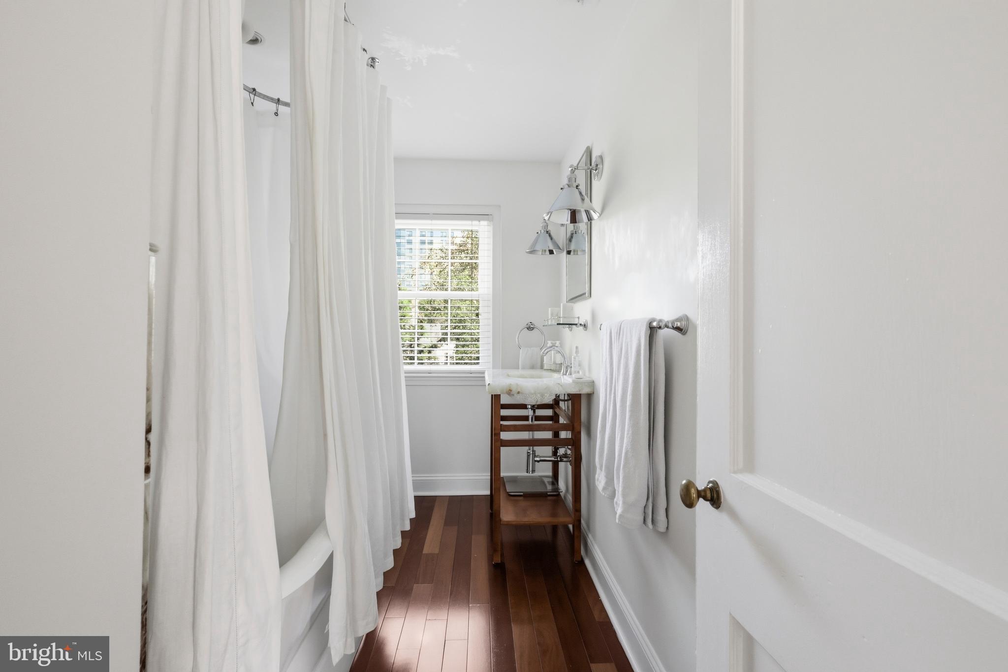 CHESTNUT HILL - Residential