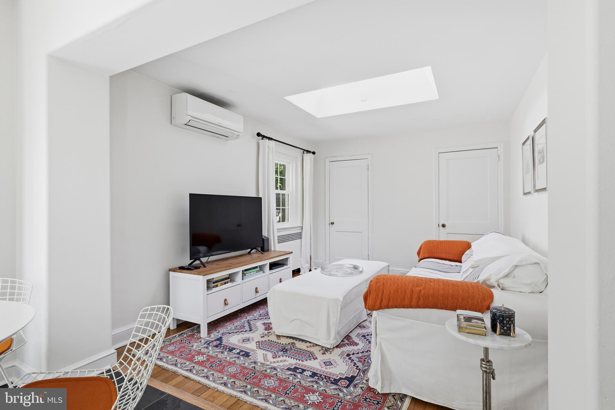 CHESTNUT HILL - Residential