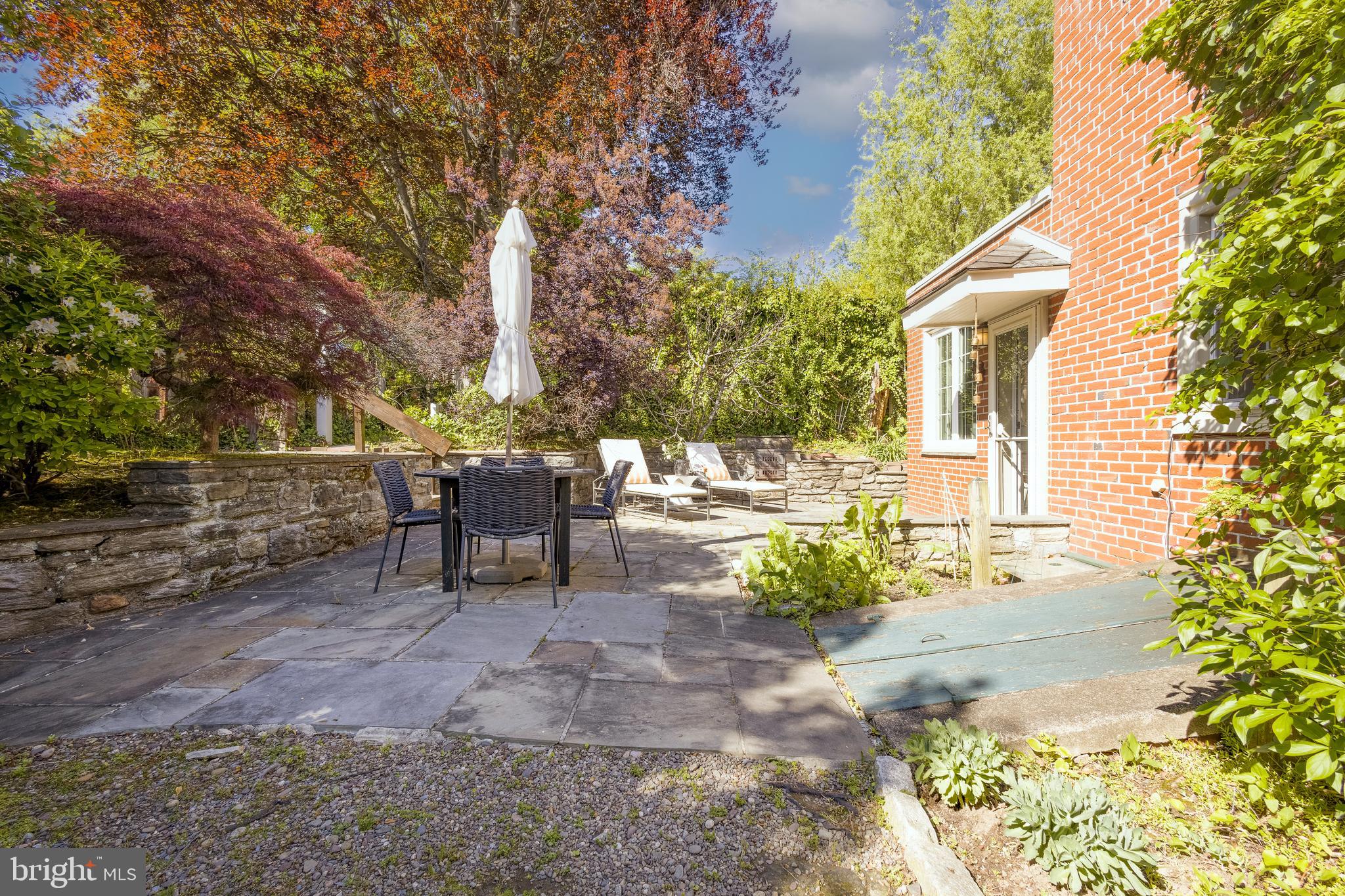 CHESTNUT HILL - Residential