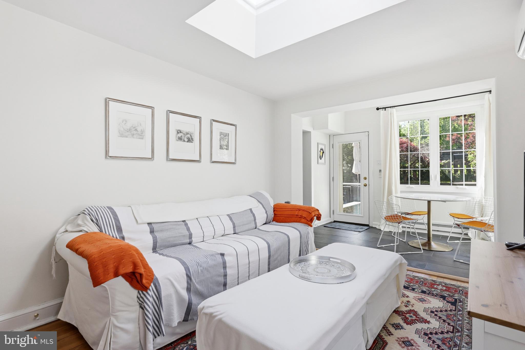 CHESTNUT HILL - Residential