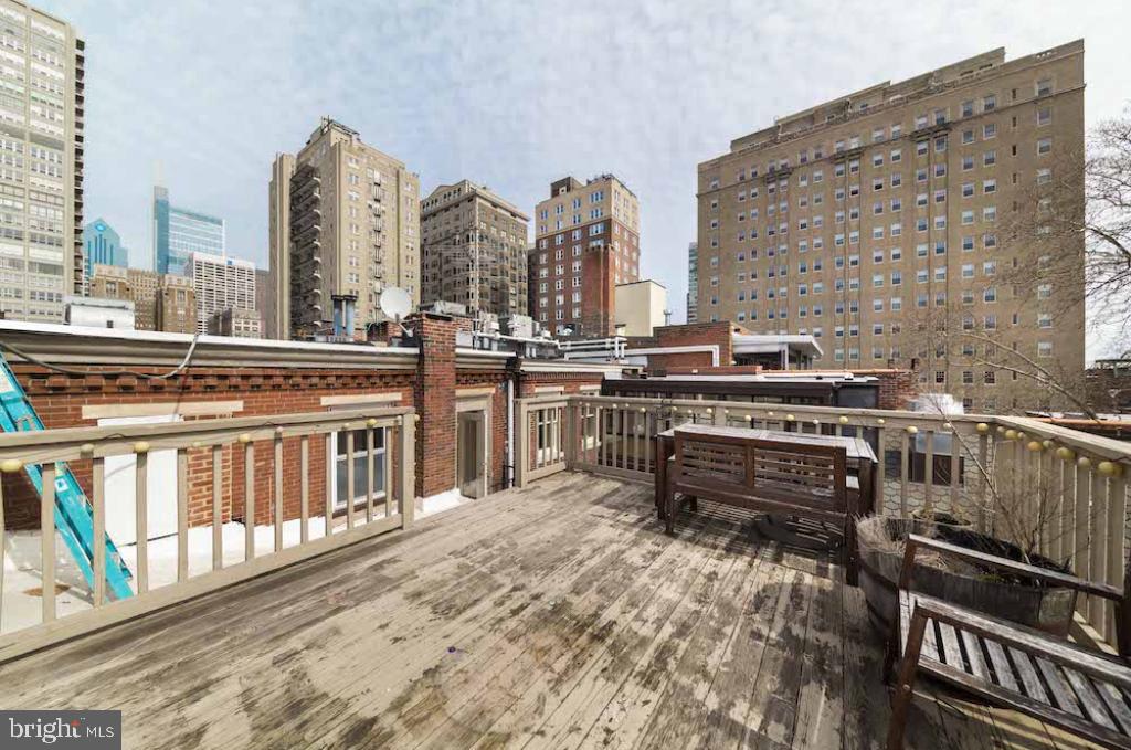 2011 SPRUCE STREET 3F
