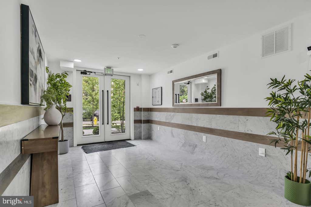 Photo of 1201 N Quinn Street #101, ARLINGTON, VA 22209 (MLS # VAAR2077178)