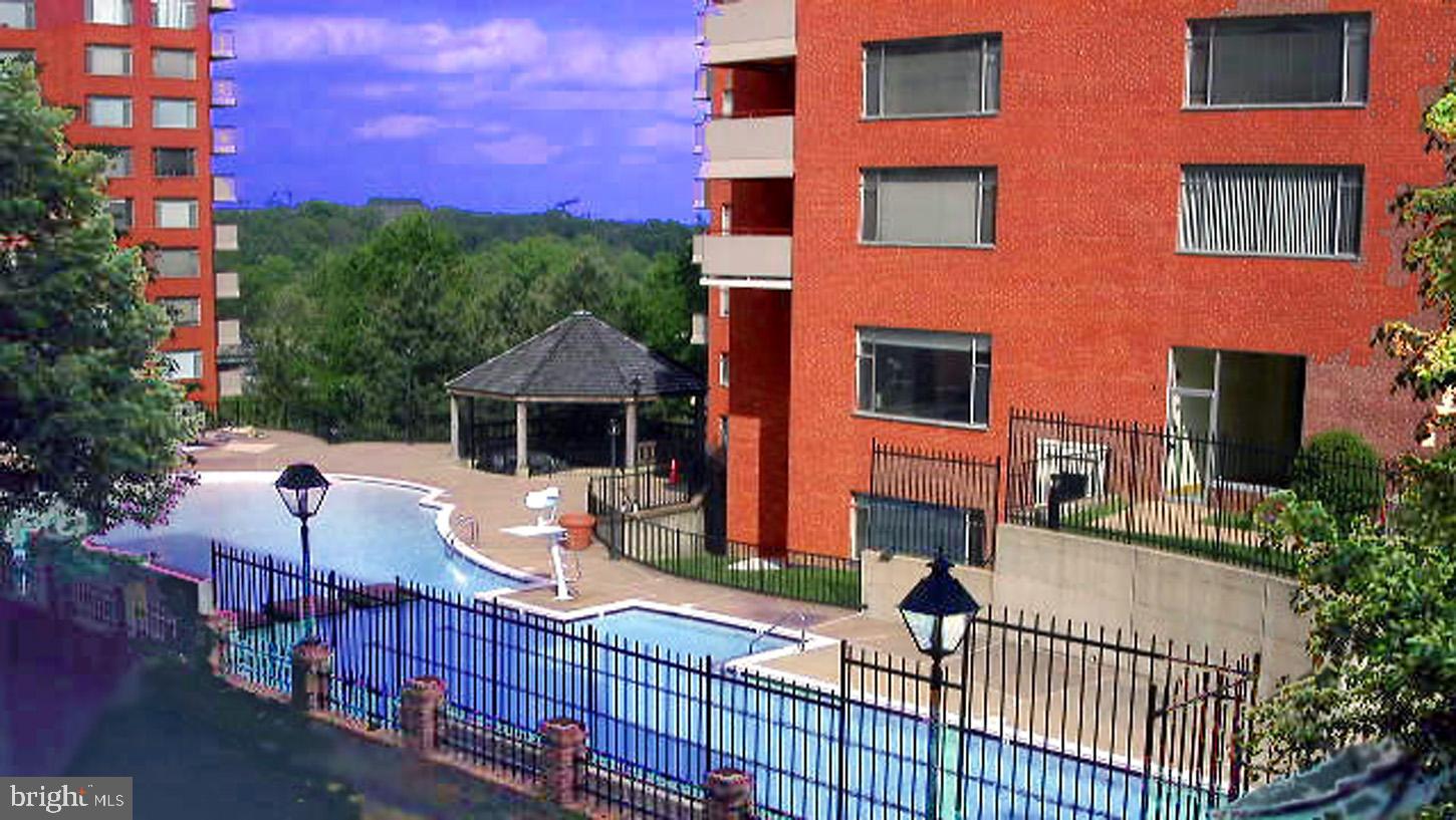 RIVER PLACE WEST - Residential