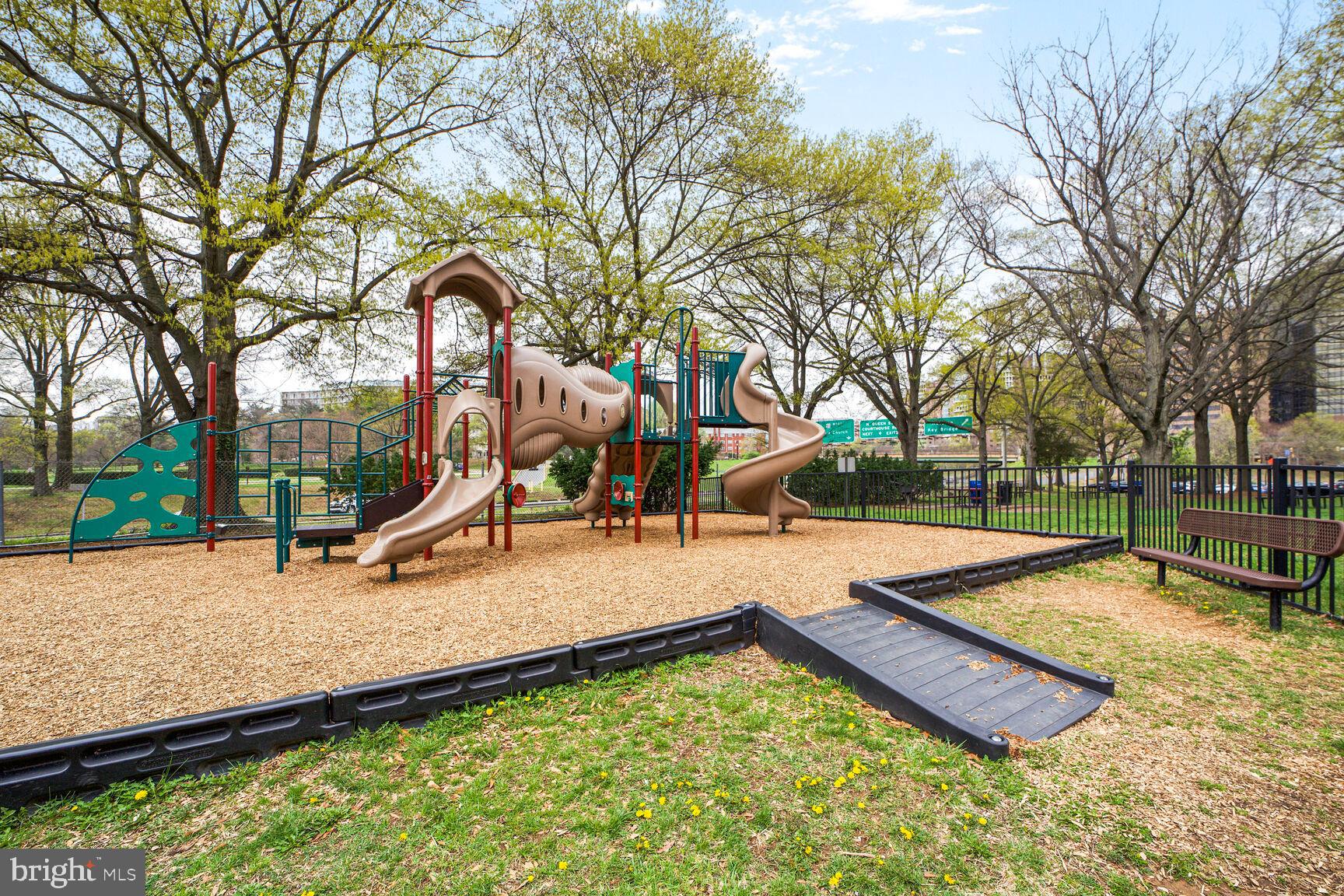 RIVER PLACE WEST - Residential