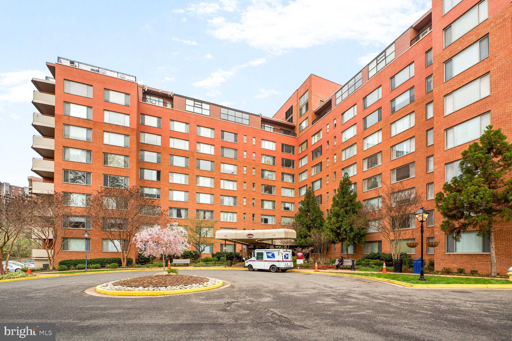 RIVER PLACE WEST - Residential