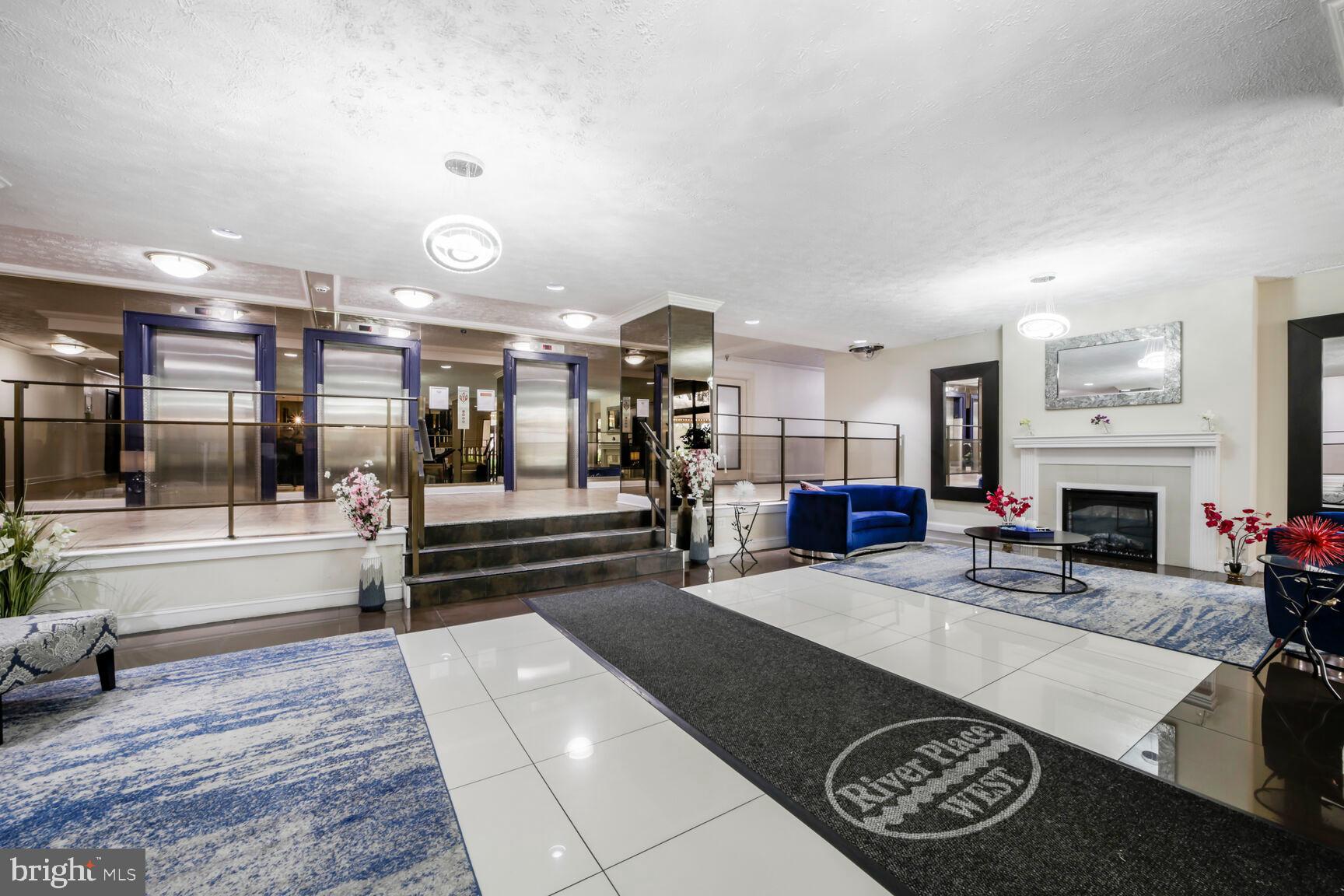 RIVER PLACE WEST - Residential