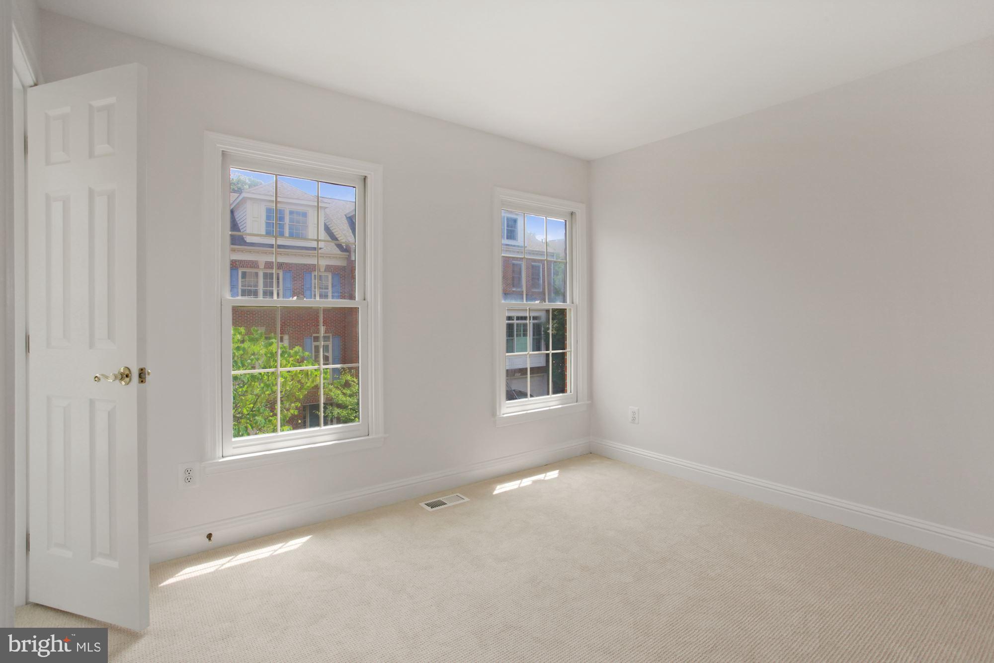 PALISADES PARK - Residential Lease