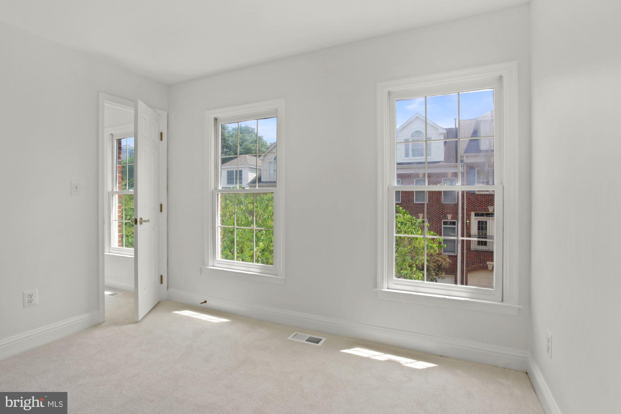 PALISADES PARK - Residential Lease