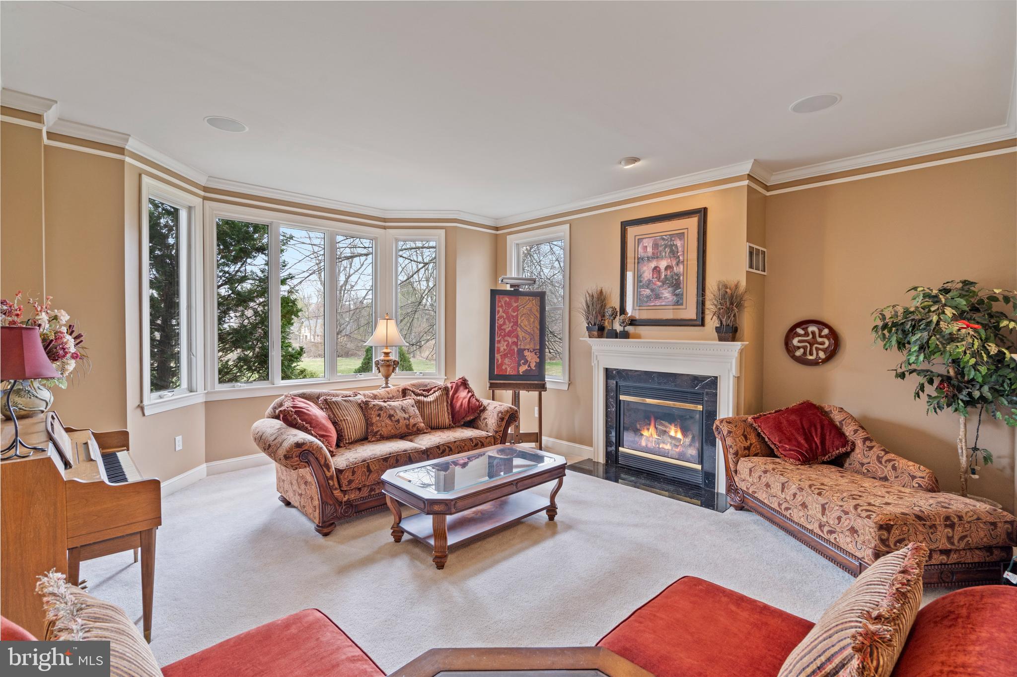 100 E HOLLAND ROAD