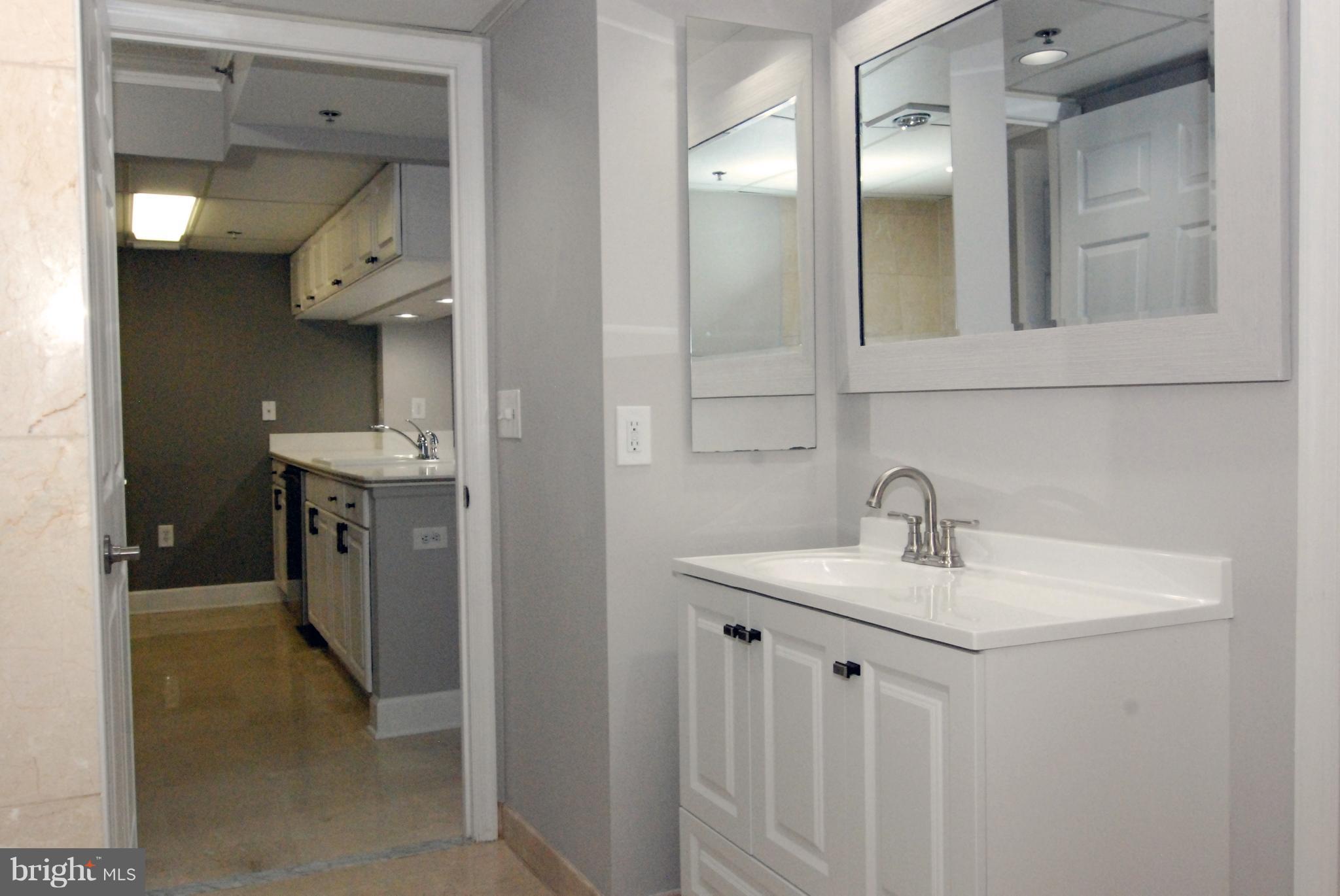 THE WILLIAMSBURG - Residential