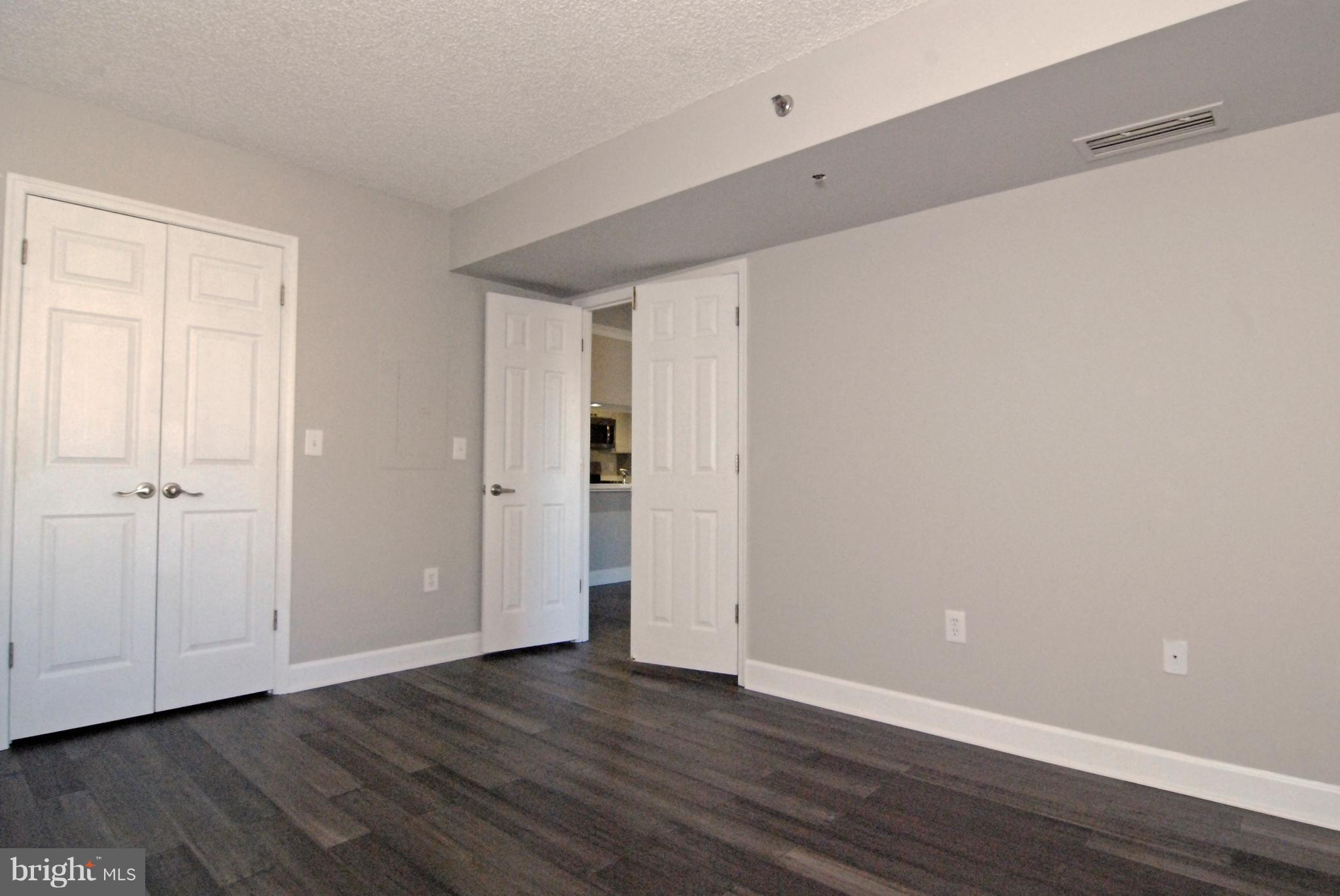 THE WILLIAMSBURG - Residential