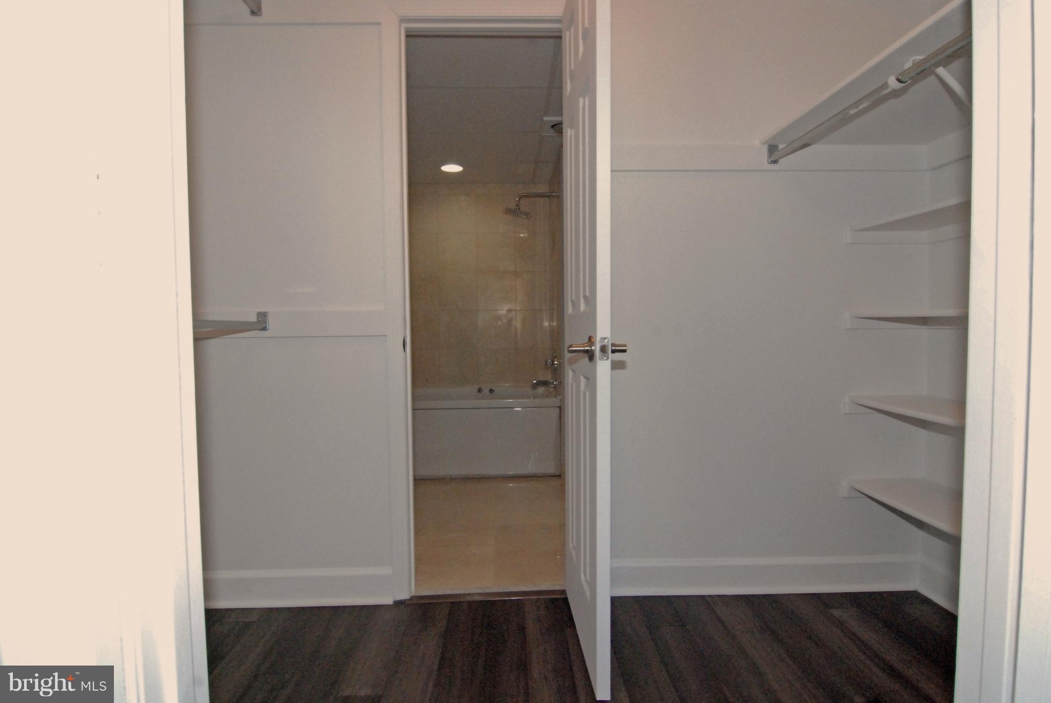 THE WILLIAMSBURG - Residential