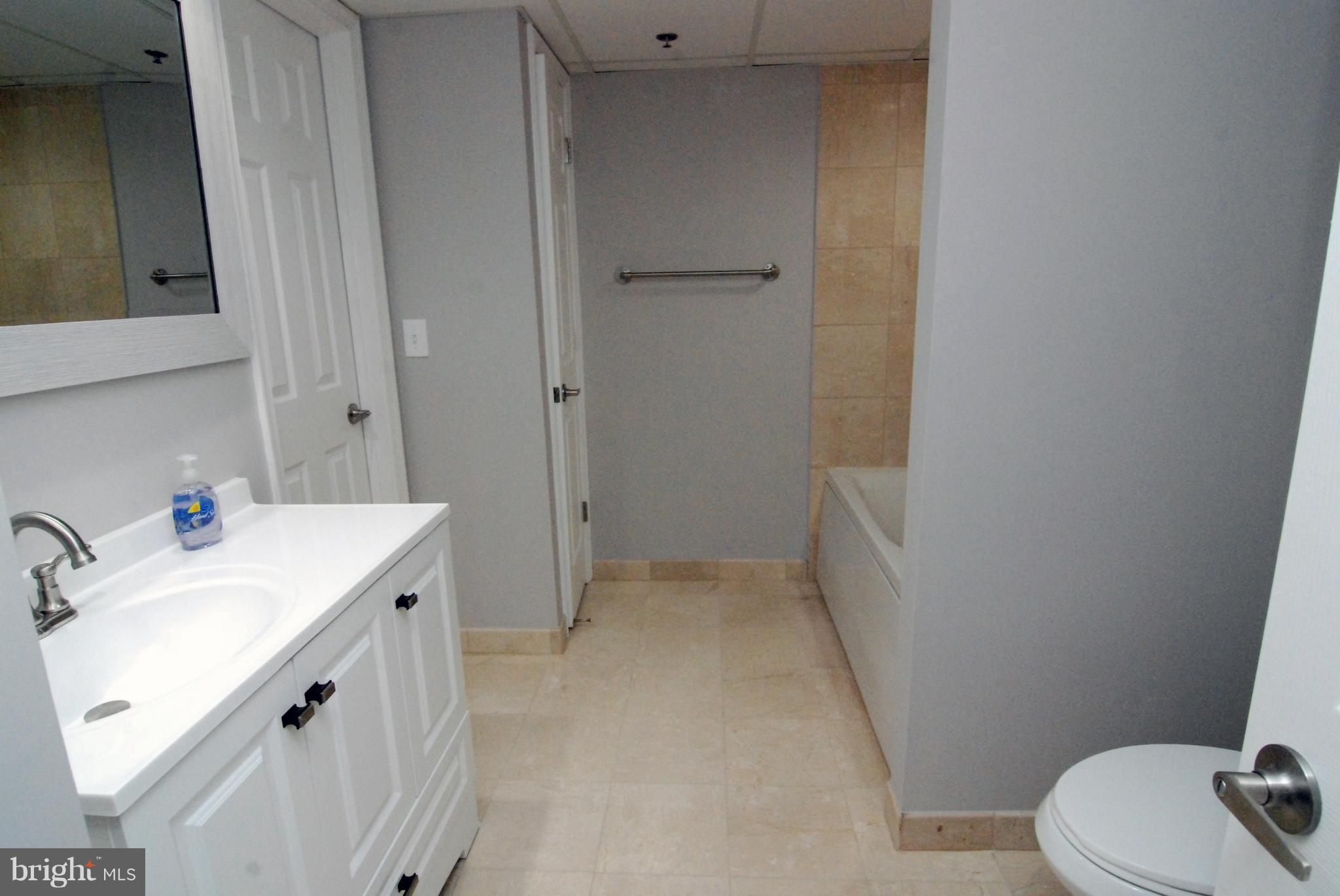 THE WILLIAMSBURG - Residential