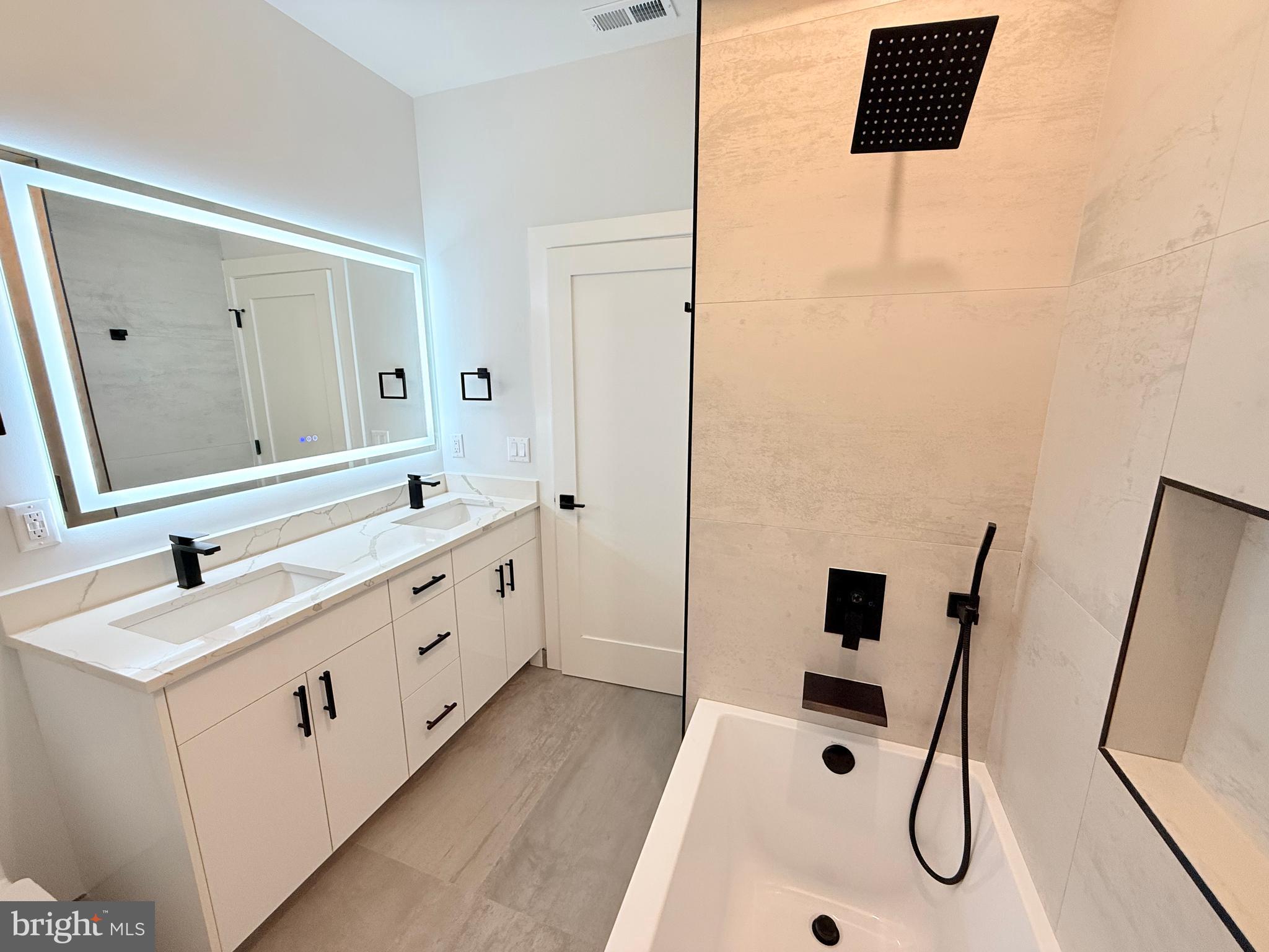 PORT RICHMOND - Residential