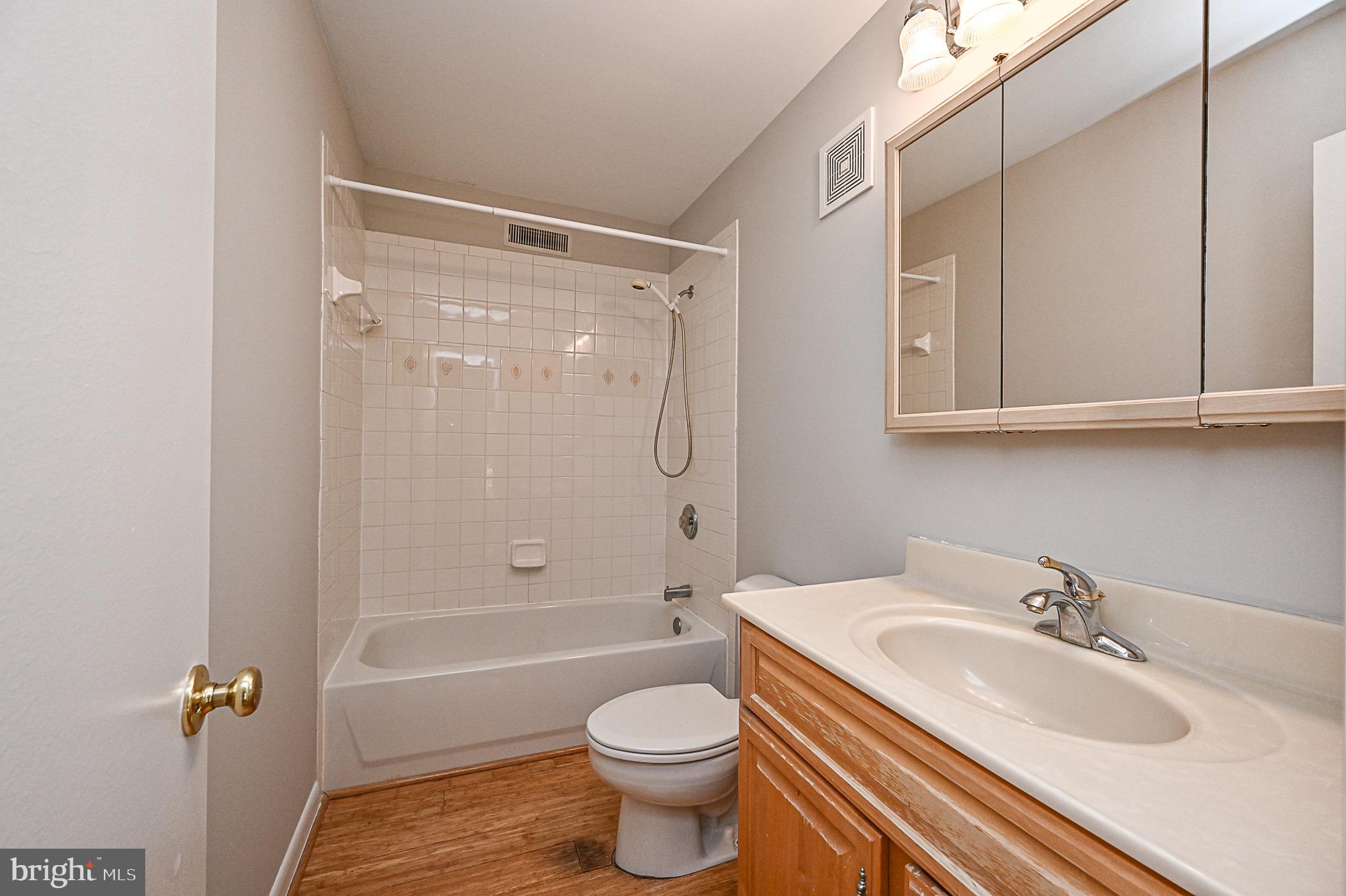 RESTON - Residential Lease