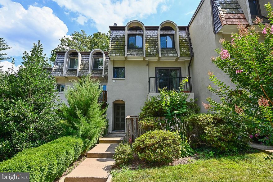 Newly remodeled! Beautiful 3 bedroom 3.5 bath move in ready! Walking distance from metro!