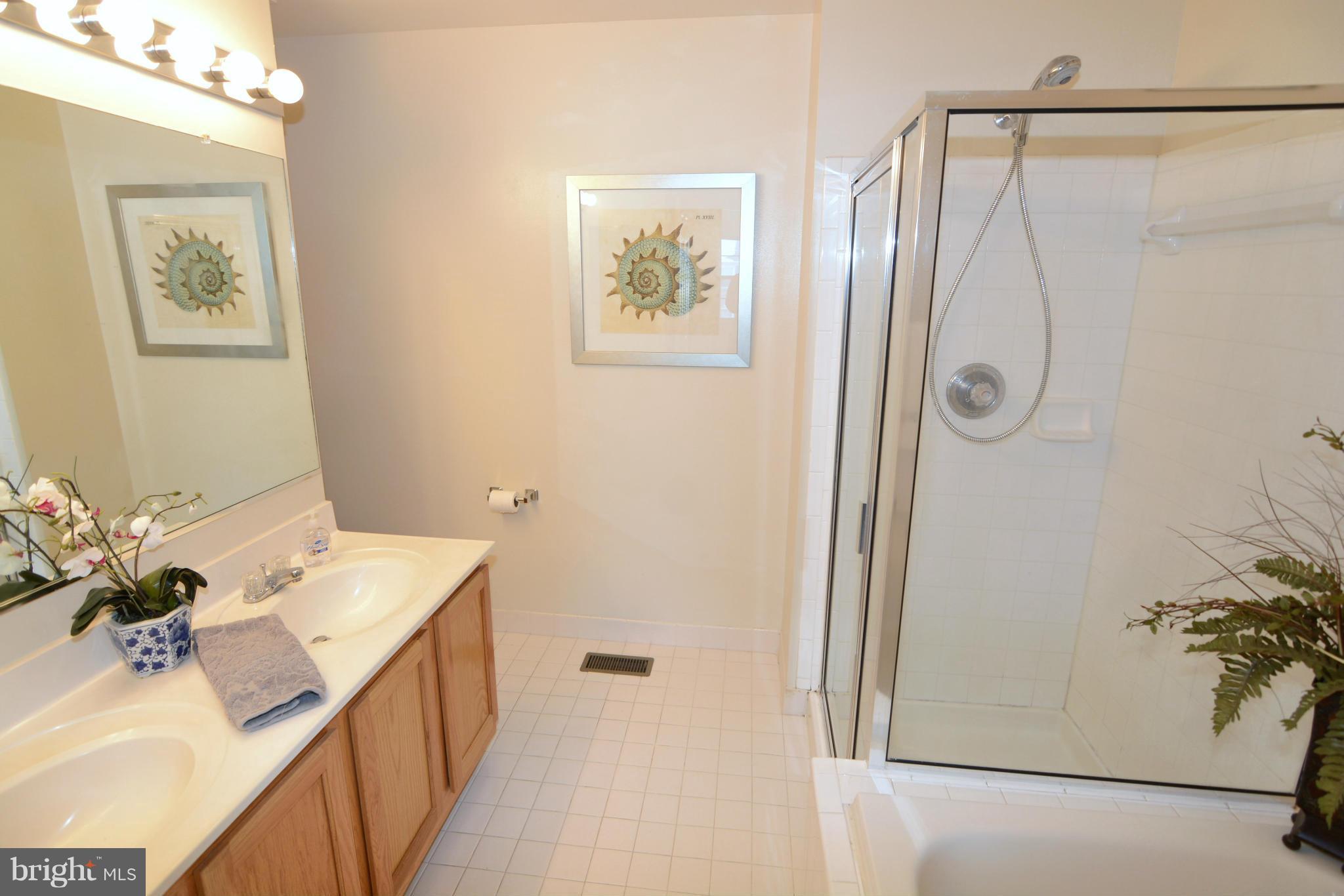 SEVEN OAKS - Residential